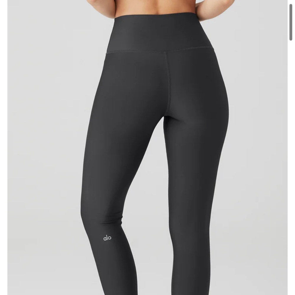 Alo leggings in dark gray/silver (anthracite) worn a few x no piling.